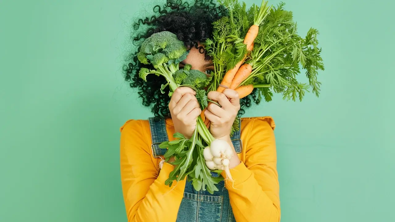 Elderly man running through a forest, wearing a green shirt and a smartwatch.